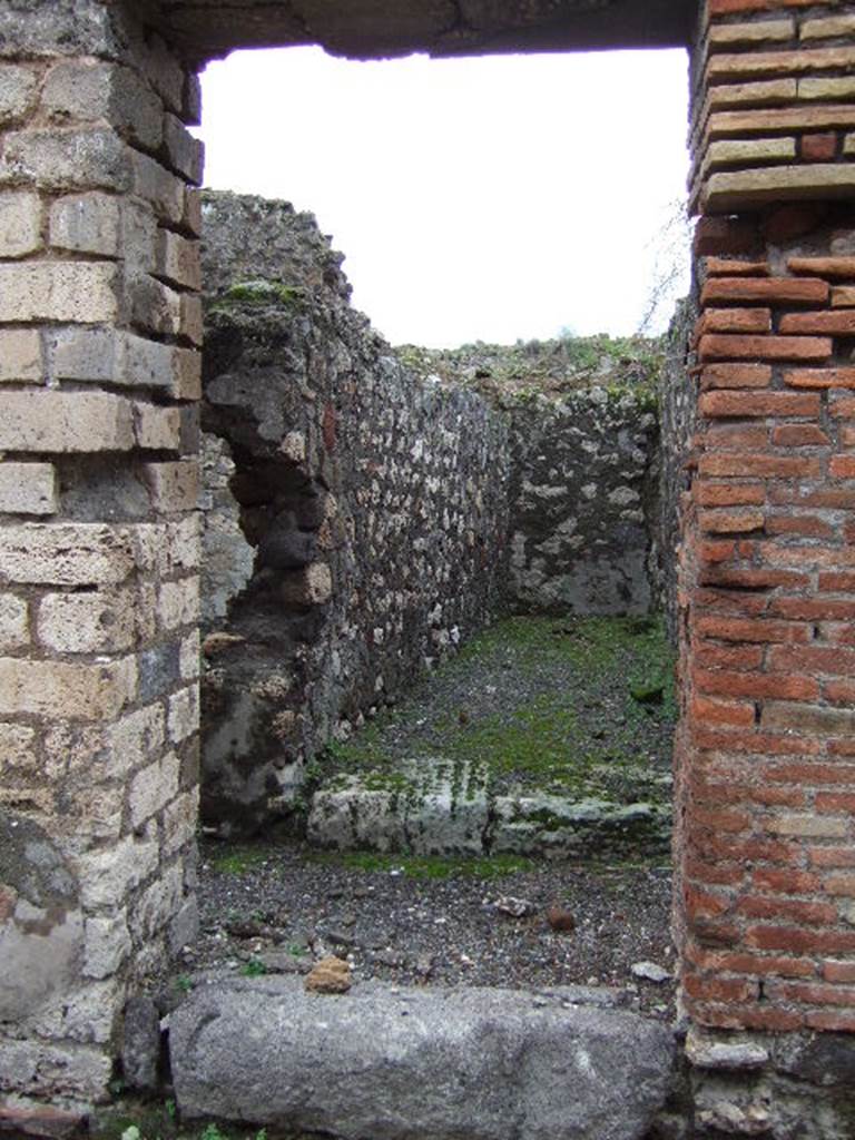 VII.9.53 Pompeii. December 2005. Entrance doorway to rear room of VII.9.54/55. In this room would have been the stairs to the upper floor, with a latrine beneath them.
