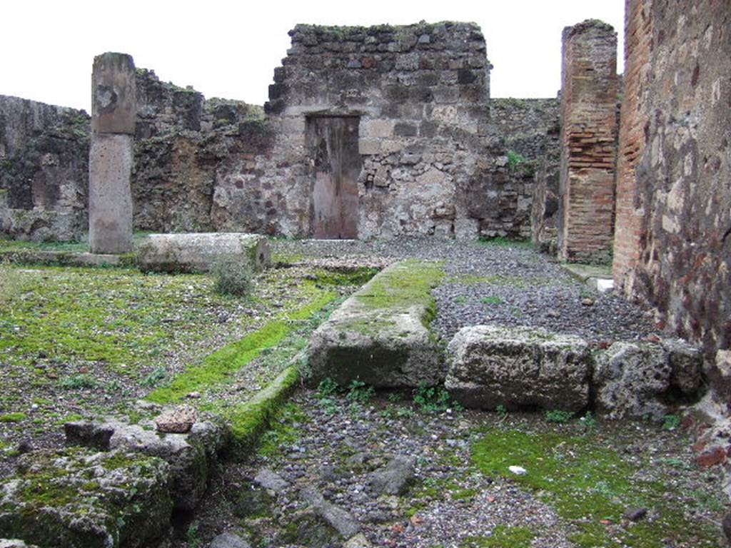 VII.9.60 Pompeii. December 2005. Looking west into peristyle area.