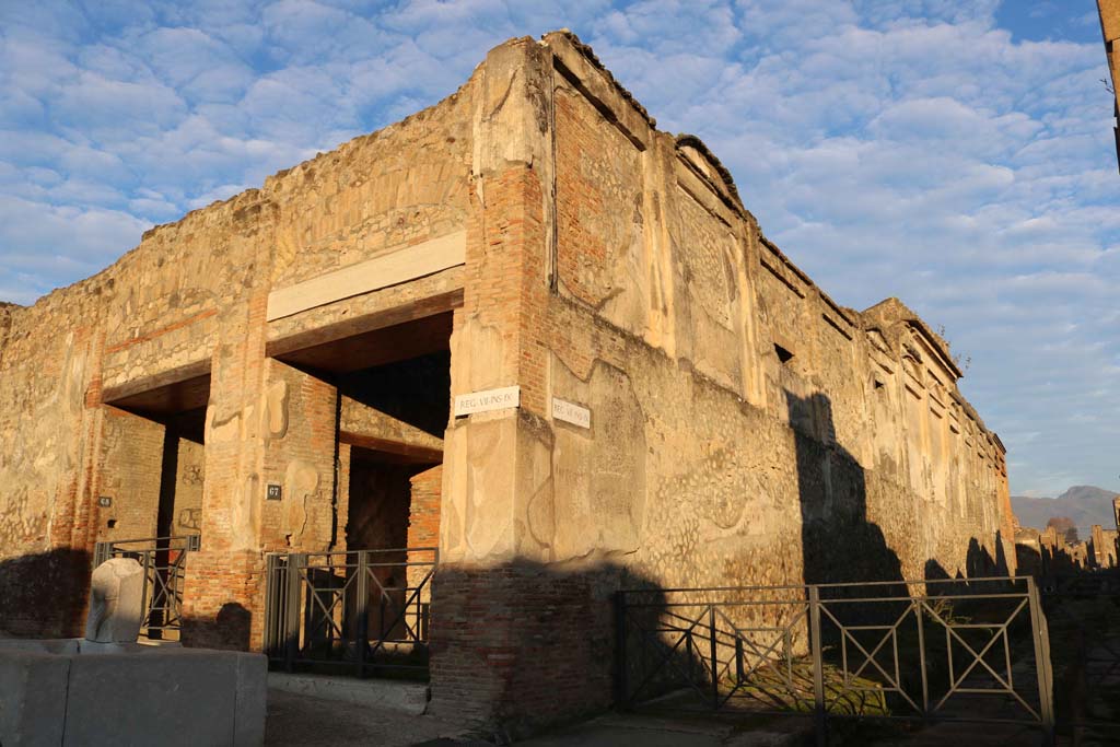 VII.9.68/67, Pompeii, on left. December 2018. 
Junction of Via dell’Abbondanza, on left, with Vicolo d’Eumachia, on right. Photo courtesy of Aude Durand.

