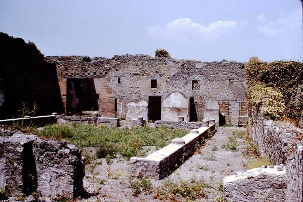 VII.11.6 Pompeii. 1966. Garden area looking north towards rear rooms of hospitium from east side. Photo by Stanley A. Jashemski.
Source: The Wilhelmina and Stanley A. Jashemski archive in the University of Maryland Library, Special Collections (See collection page) and made available under the Creative Commons Attribution-Non Commercial License v.4. See Licence and use details.
J66f0717
