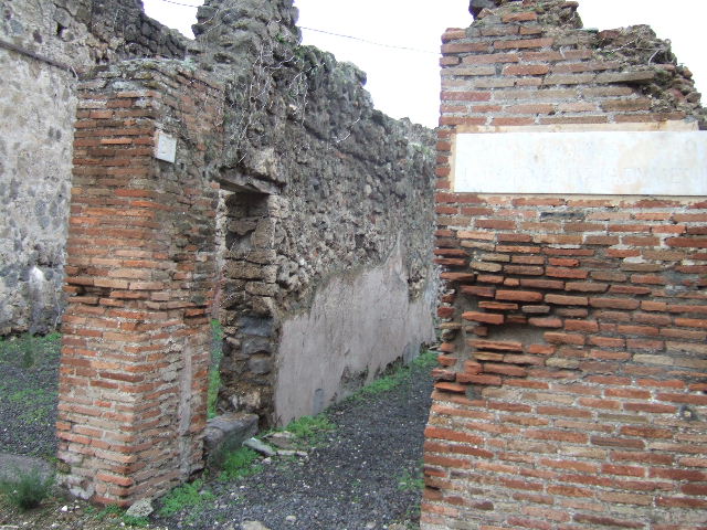 VII.12.26 Pompeii.  December 2004. Entrance.