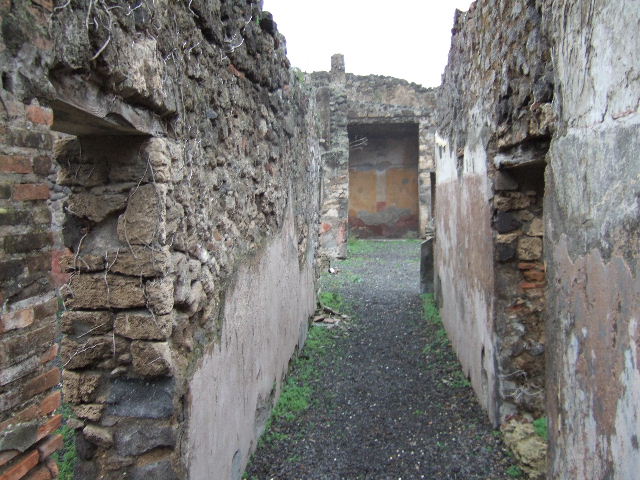 VII.12.26 Pompeii.  December 2005. Triclinium in north west corner of North Portico.