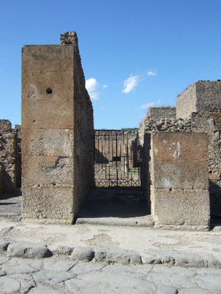 VII.13.4 Pompeii. September 2005. Entrance on Via dellAbbondanza. 

