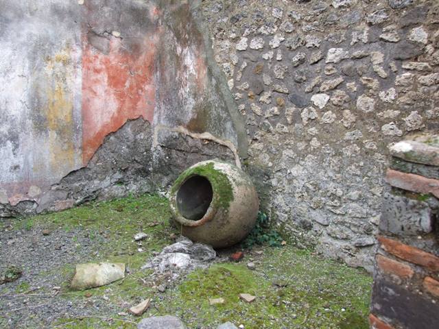 VII.14.5 Pompeii.  March 2009. Room 13. North west corner.
