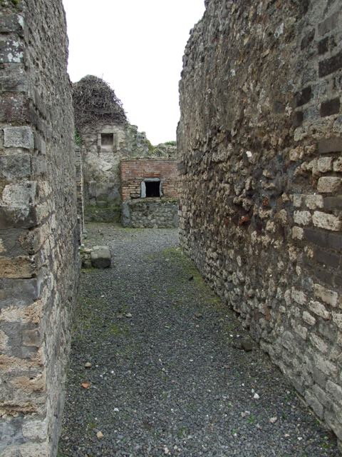 VII.14.5 Pompeii.  March 2009. Doorway to Room 14.