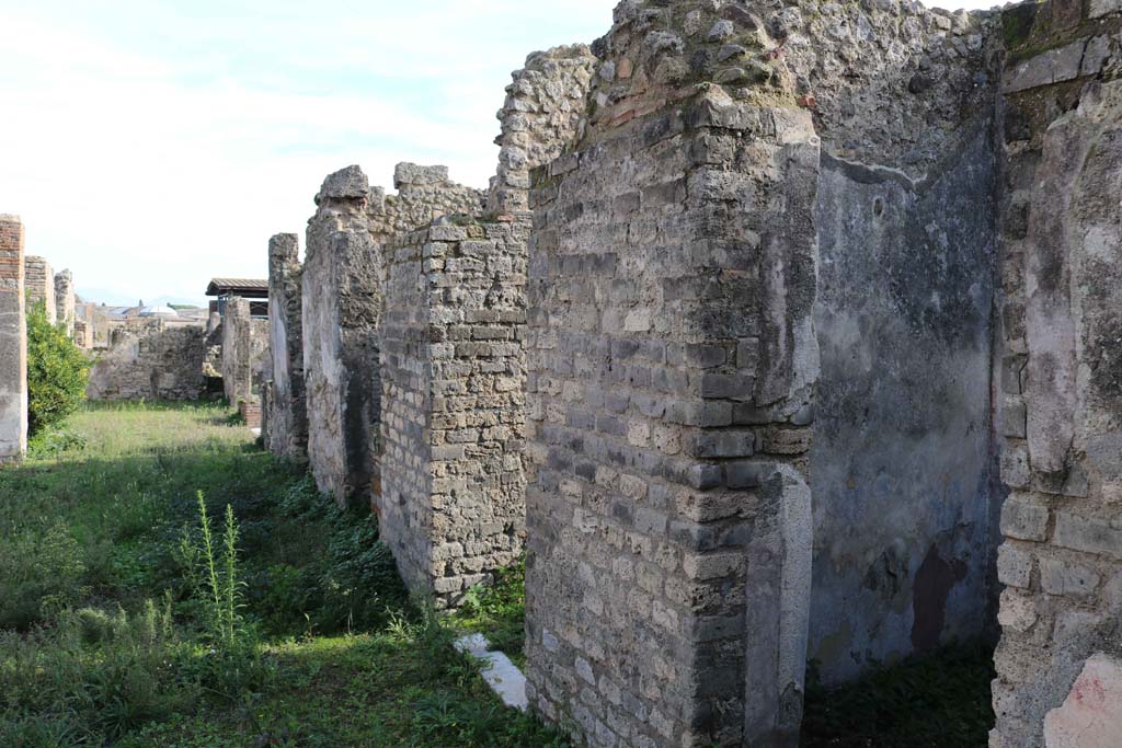 VII.14.5 Pompeii. December 2018.  
Looking east from near room 21, on left, along rooms on south side of south portico (room 9), on right. Photo courtesy of Aude Durand.

