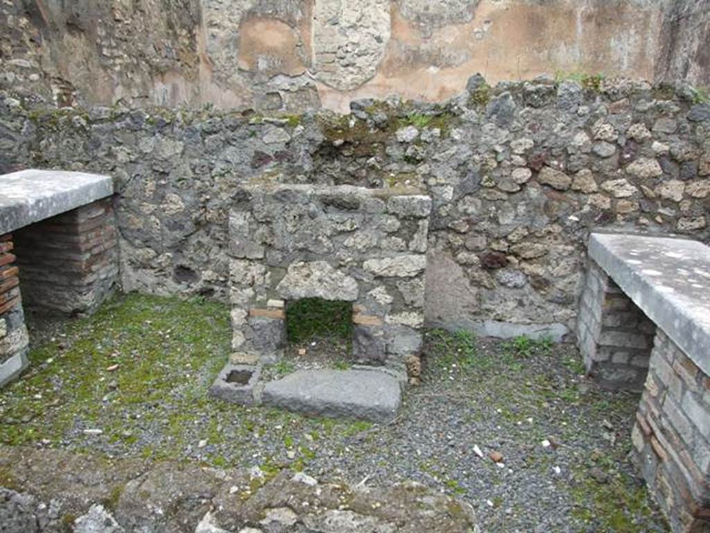 VII.14.5 Pompeii.  March 2009. Room 21.  Kettle oven.