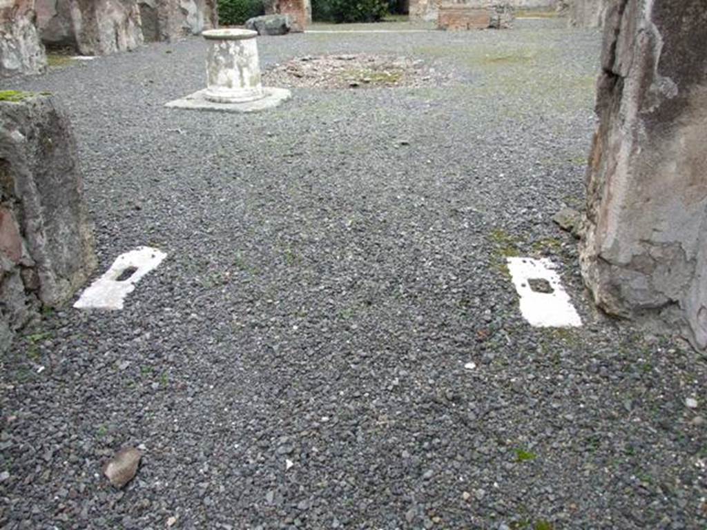 VII.14.5 Pompeii.  March 2009. Floor at end of Fauces, remains of door pivots, and floor of atrium.