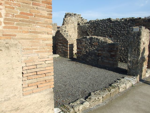 VII.14.6 Pompeii.  Shop.  Looking north.