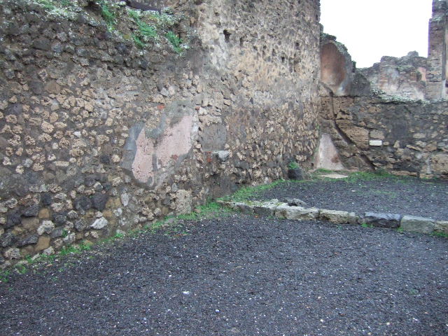 VII.14.6 Pompeii.  Shop.  Site of large basin or tub in north west corner of rear room.

