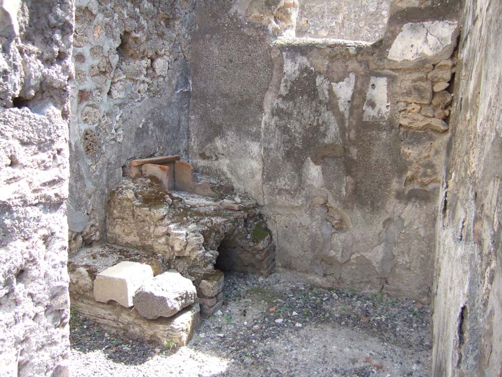VII.15.4/5 Pompeii. September 2005. Kitchen, with window in south wall.