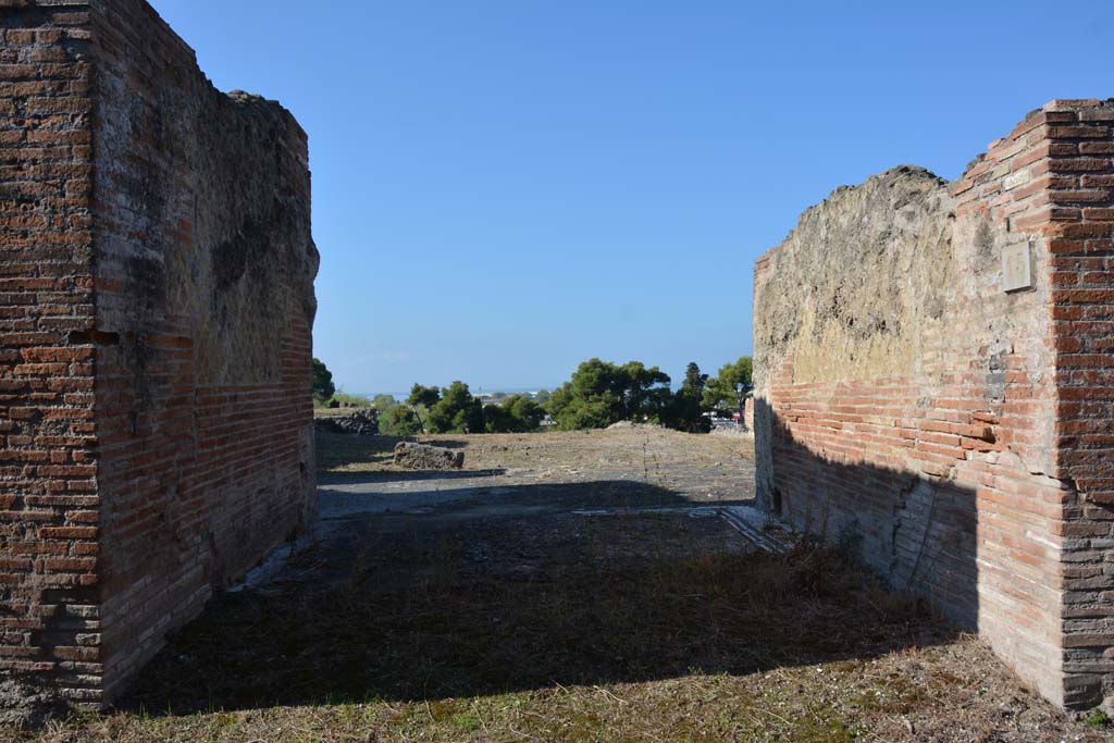 VII.16.15 Pompeii. October 2019. Looking west towards entrance doorway.
Foto Annette Haug, ERC Grant 681269 DCOR.
