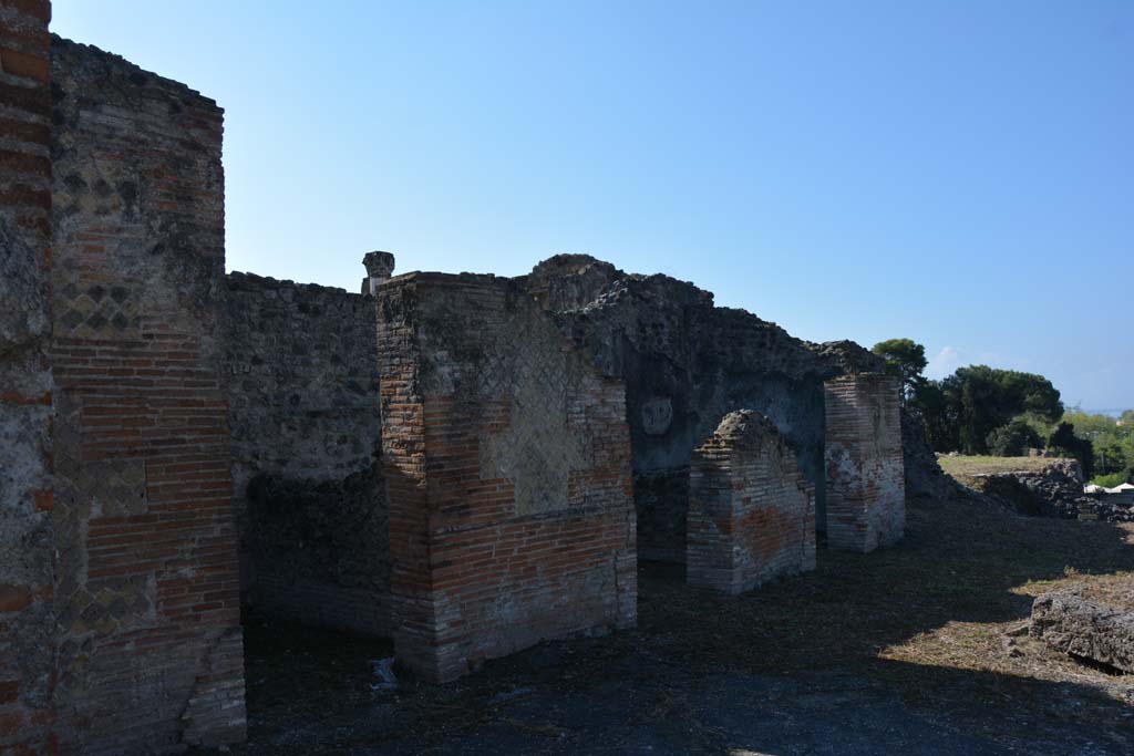 VII.16.15 Pompeii. October 2019. Looking towards rooms on south side of atrium.
Foto Annette Haug, ERC Grant 681269 DCOR.
