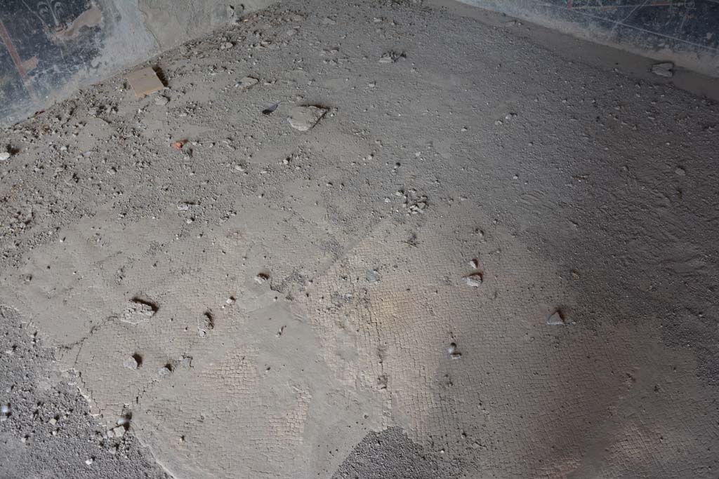 VII.16.22 Pompeii. October 2018. Looking north-east across flooring in room in north-west corner of first level floor below ground.
Foto Annette Haug, ERC Grant 681269 DCOR.
