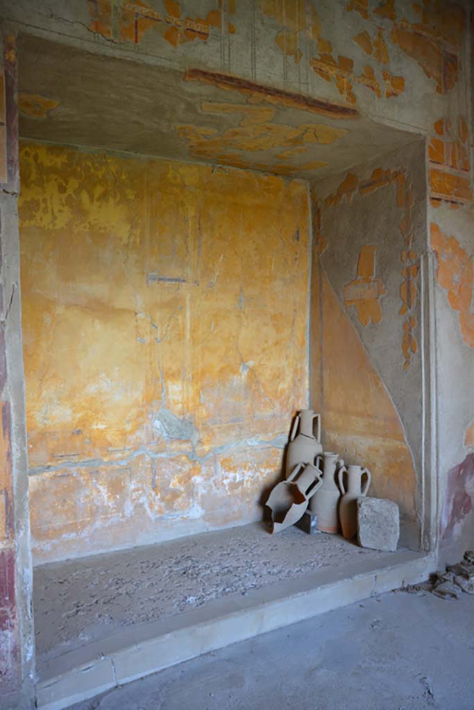 VII.16.22 Pompeii. October 2018.
Alcove on east side of cubiculum, decorated in IV style, looking towards east wall, south-east corner and south wall of alcove.
Foto Annette Haug, ERC Grant 681269 DCOR.
