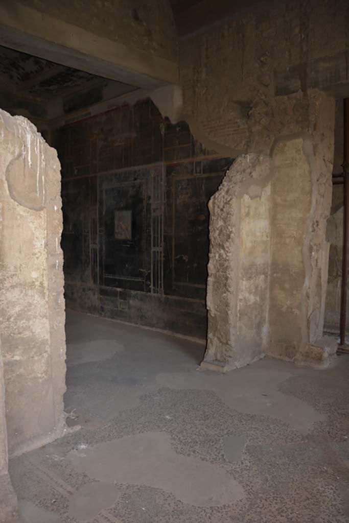 VII.16.22 Pompeii. October 2018. 
Room 58, looking across area 57 towards doorway to room with black walls.
Foto Annette Haug, ERC Grant 681269 DCOR.
