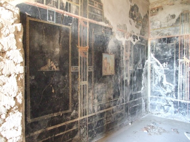 VII.16.17-22 Pompeii. December 2007. Wall painting from centre of east wall of Heracles or Hercules, and Deianira or a feminine figure