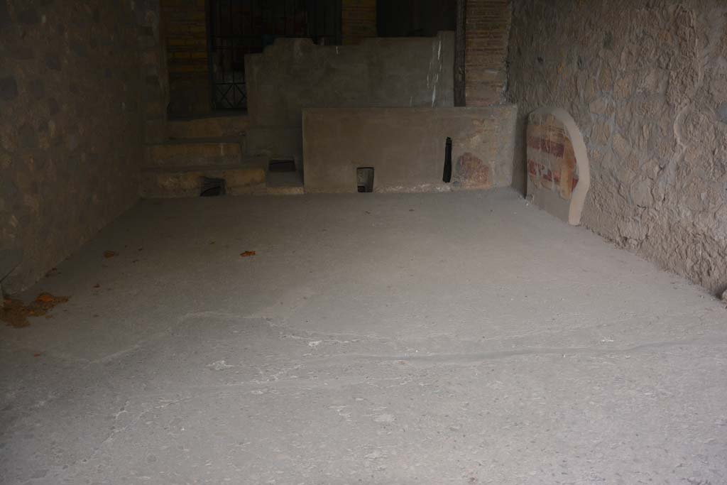 VII.16.22 Pompeii. October 2018. Room 74, looking east across flooring.
Foto Annette Haug, ERC Grant 681269 DCOR.

