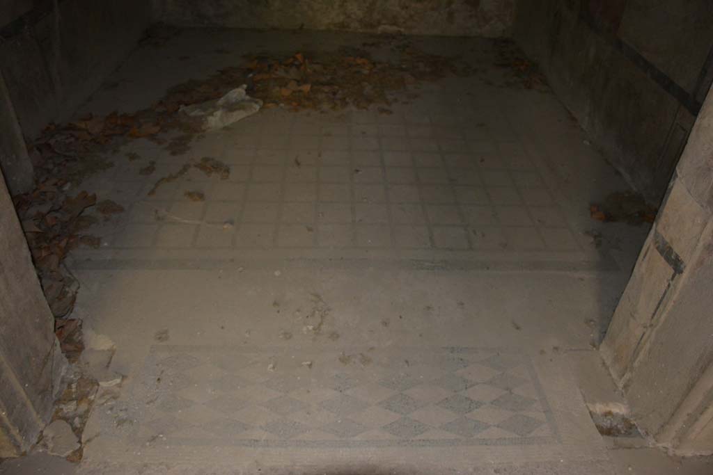 VII.16.22 Pompeii. October 2018. Room 23, doorway threshold from room 22.
Foto Annette Haug, ERC Grant 681269 DCOR.

