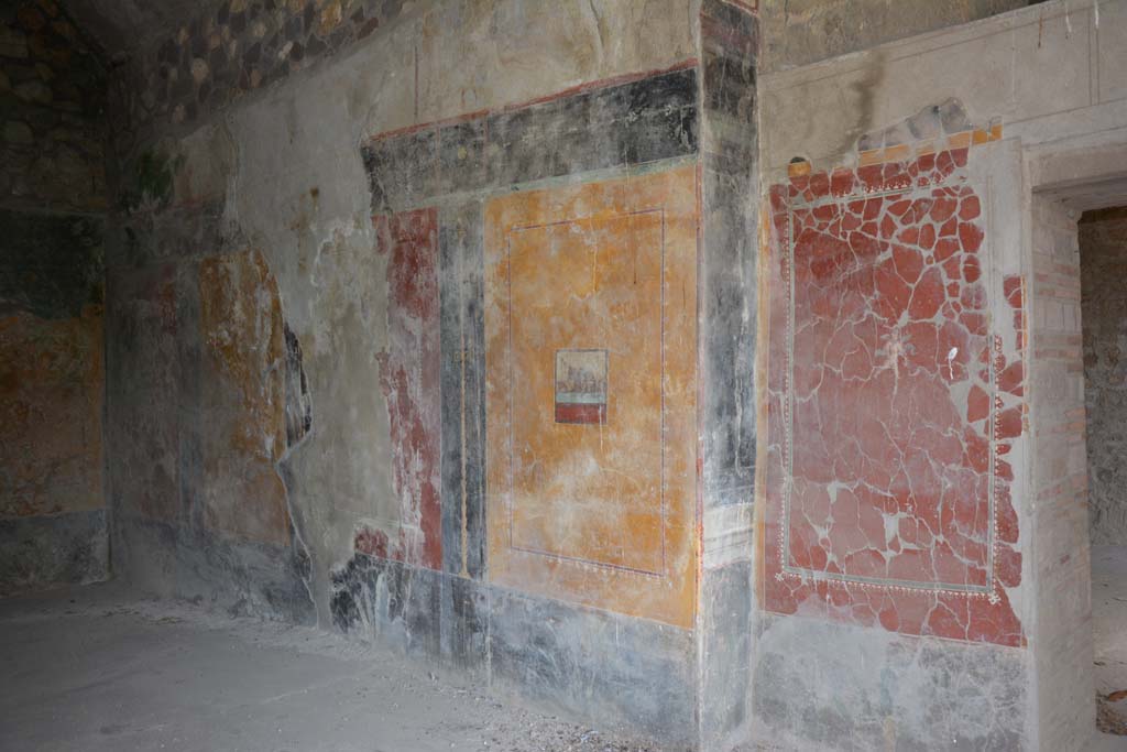 VII.16.17-22 Pompeii. October 2018. 
Triclinium 25, looking towards south wall, with anteroom, on the right, near doorway from room 22.
The painted panel on this wall shows masks of satyrs between a basket and a tambourine.
Foto Annette Haug, ERC Grant 681269 DCOR.
