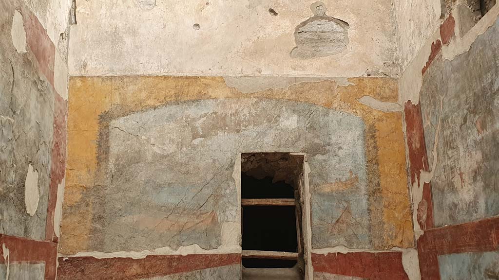 VII.16.a Pompeii. August 2021. Room 9, upper north wall.
Foto Annette Haug, ERC Grant 681269 DÉCOR.
