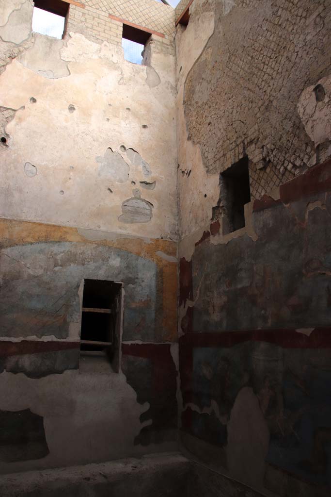 VII.16.a Pompeii. October 2020. Room 9, upper north-east corner of natatio or warm pool room.
Photo courtesy of Klaus Heese.
