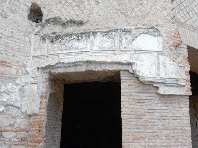 VII.216.a Pompeii. September 2019. Looking east to windows and stucco on exterior wall of caldarium.
Photo courtesy of Klaus Heese.
