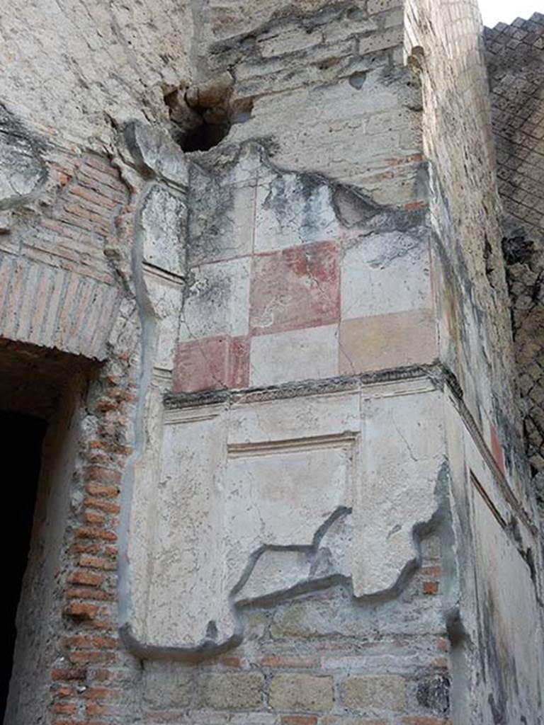 VII.16.a Pompeii. May 2015. Decorative plaster, between rooms 4 and 5. Photo courtesy of Buzz Ferebee.