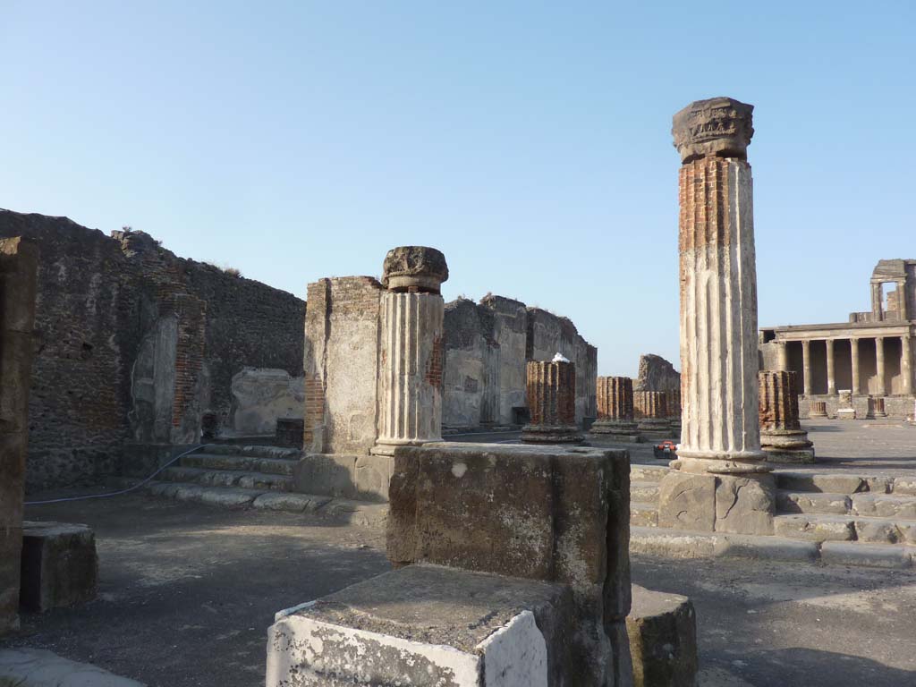 VIII.1.1 Pompeii. October 2014. Looking south-west towards steps at south end, and along south wall of Basilica.
Foto Annette Haug, ERC Grant 681269 DÉCOR.
