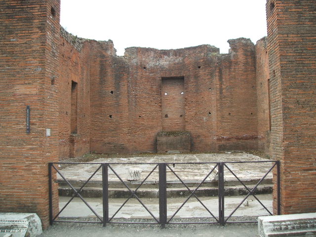 VIII.2.6 Pompeii. May 2005. Entrance doorway, looking south.