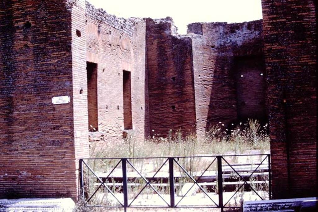 VIII.2.6, Pompeii, 7th August 1976. Looking south-east across entrance doorway. The name-plaque at the entrance gives the appellation “Sala degli Edili”.
Photo courtesy of Rick Bauer, from Dr George Fay’s slides collection.
