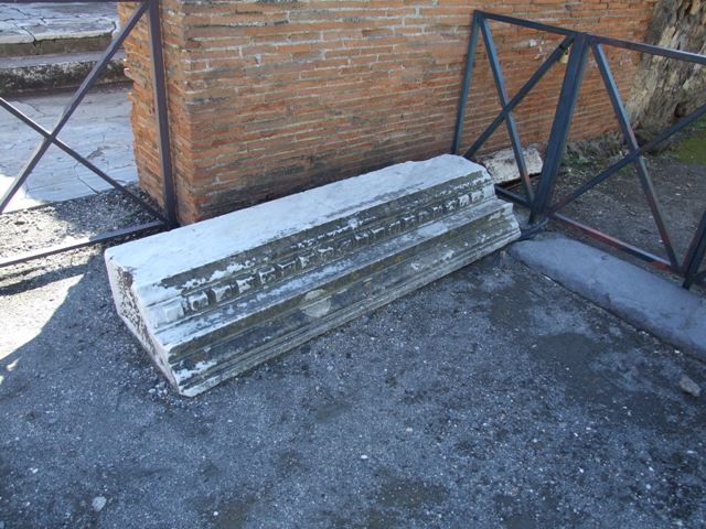 VIII.2.6 Pompeii. March 2009. Carved architectural marble lintel to right of entrance.