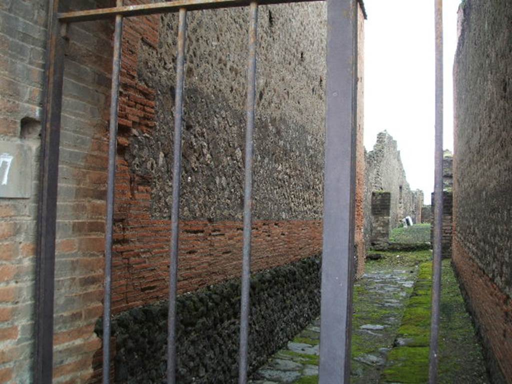 VIII.2.7 Pompeii. December 2004. Entrance doorway, looking south along Vicolo del Foro to passage way.
