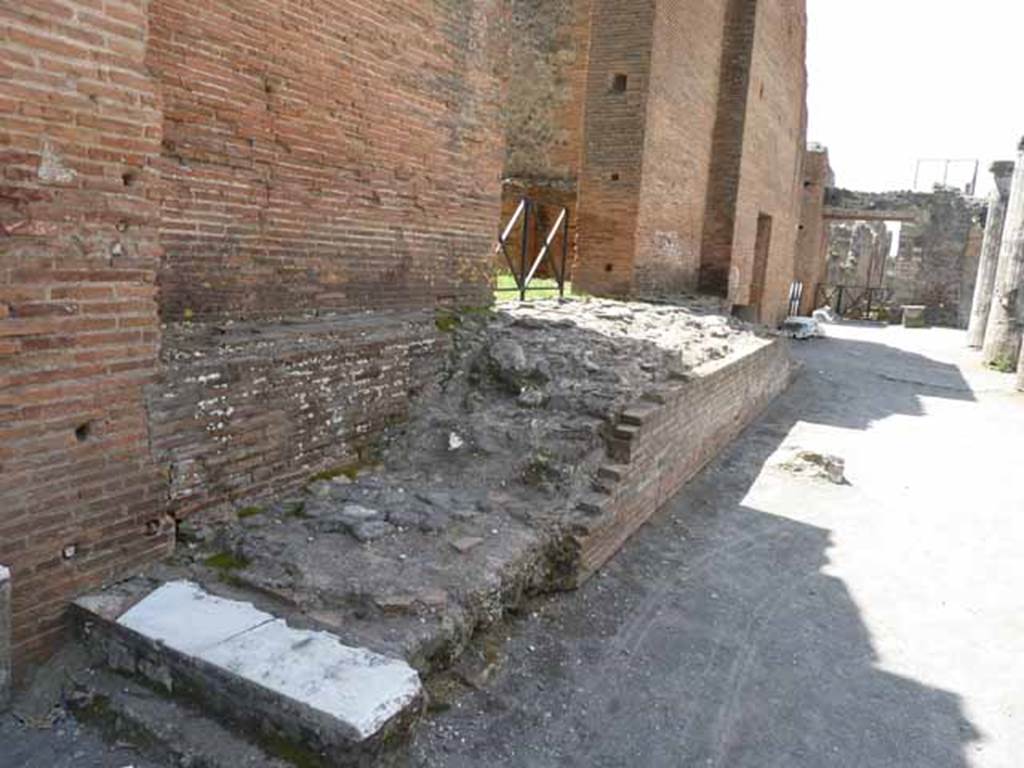 VIII.2.8 Pompeii. May 2010. Entrance doorway approached by two wide steps, looking west.