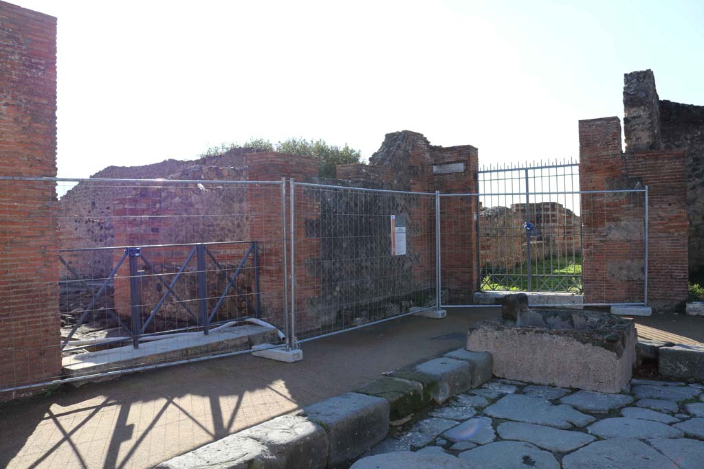 VIII.2.21 Pompeii, on left, and VIII.2.20, on right. December 2018. 
Looking towards entrances at south end of Via delle Scuole, at junction with Vicolo della Regina. Photo courtesy of Aude Durand.

