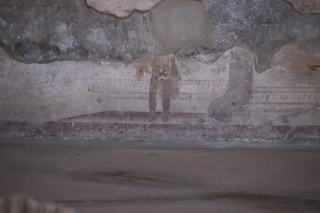 VIII.2.23 Pompeii. October 2022. 
Detail of painted figure from zoccolo/dado towards the west end of the south wall. Photo courtesy of Klaus Heese. 
