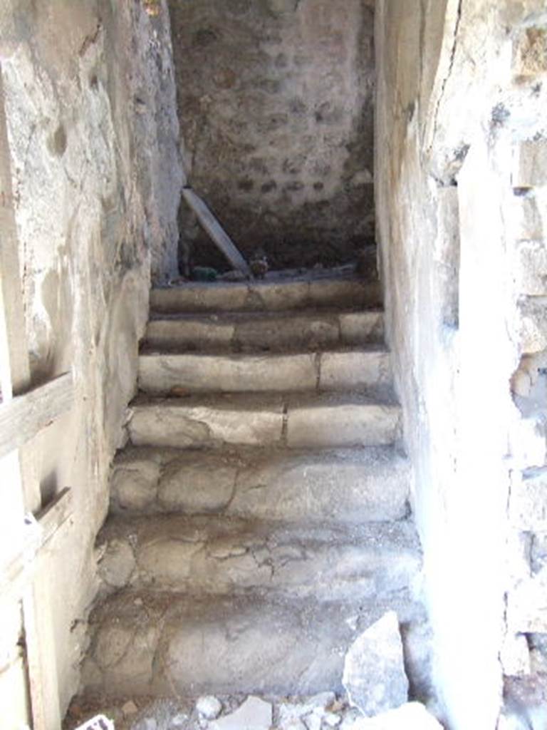 VIII.2.26 Pompeii. September 2005. Steps ‘u’ in room 1. Lower steps at west end of corridor, leading to landing and upper stairs.
