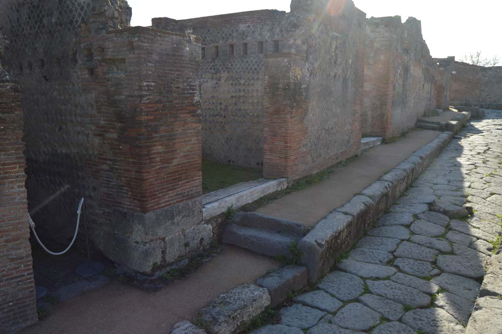 VIII.2.32, on left, Pompeii. March 2018. Looking west on Vicolo della Regina, with VIII.2.31, in centre.
Foto Taylor Lauritsen, ERC Grant 681269 DCOR.

