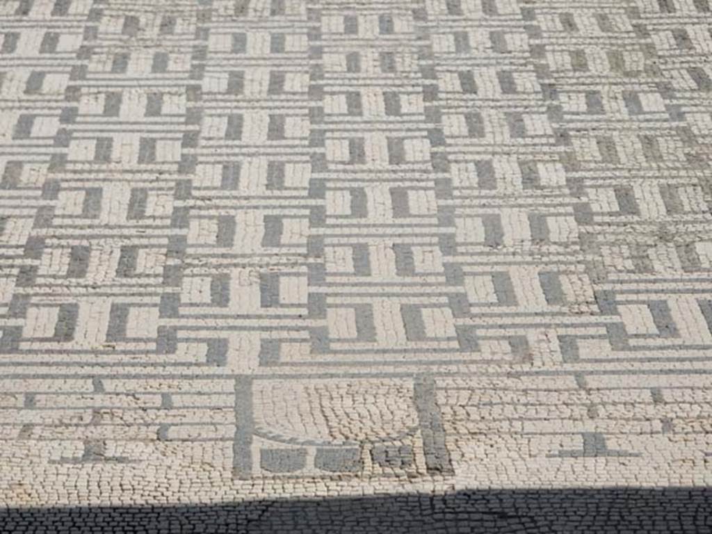 VIII.3.8 Pompeii. May 2016. Detail of one of the mosaic towers around the border in the atrium floor. Photo courtesy of Buzz Ferebee.

