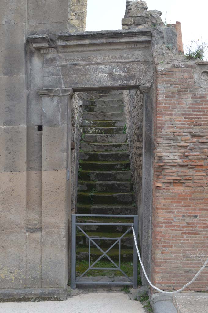 VIII.3.10 Pompeii. March 2019. Entrance doorway to steps to upper floor.
Foto Taylor Lauritsen, ERC Grant 681269 DÉCOR.
