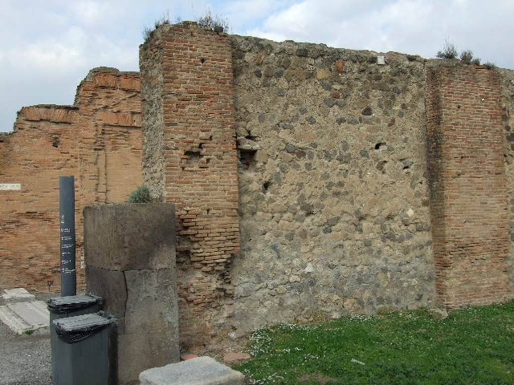 VIII.3.33 Pompeii.  December 2006.  North wall.