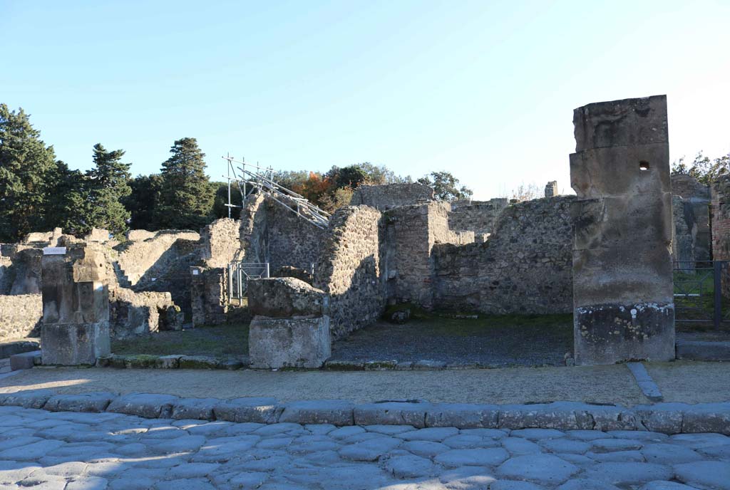 Via dellAbbondanza, Pompeii. South side. December 2018. 
Looking south towards VIII.5.11, on left, and VIII.5.10, in centre. Photo courtesy of Aude Durand.


