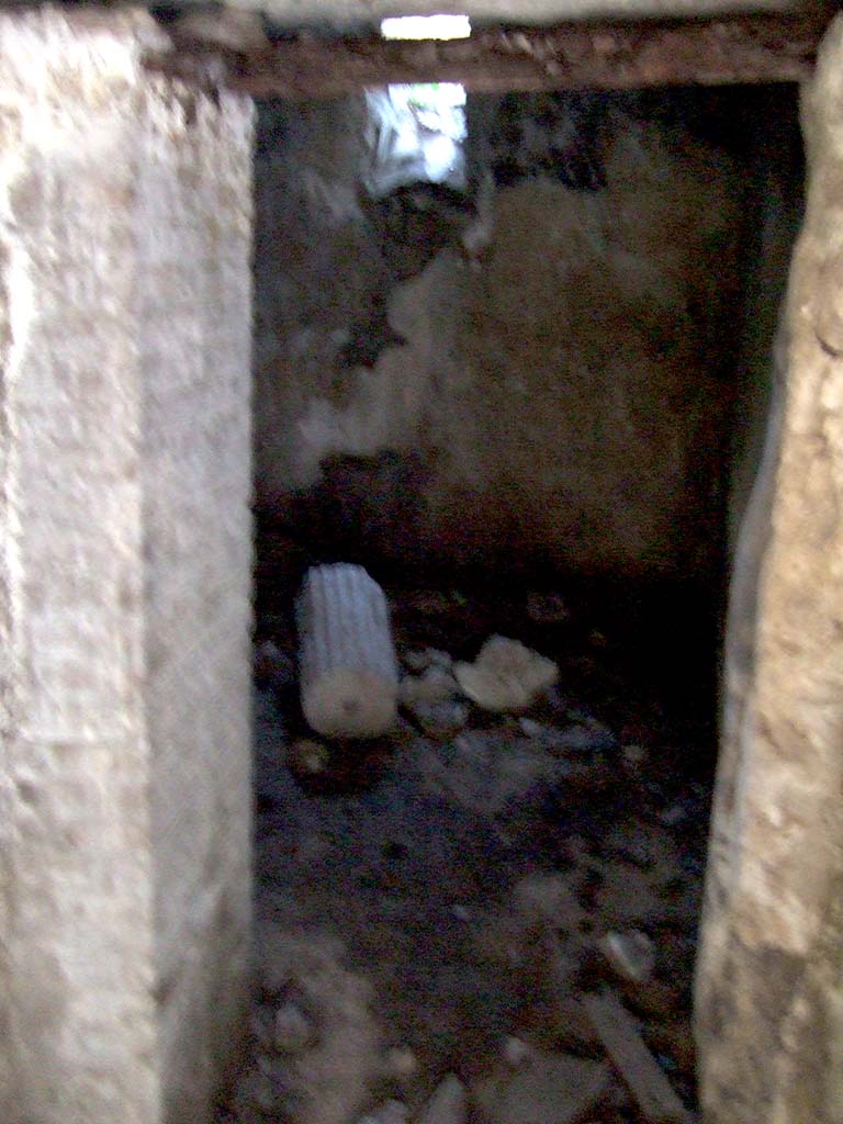 VIII.6.8 Pompeii. September 2005. Doorway to underground room, shown as “f”, on plan.