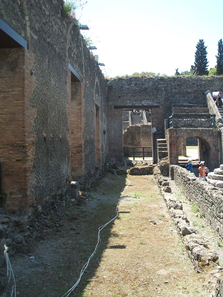 VIII.7.18 Pompeii. May 2005. Site of stage, looking west.