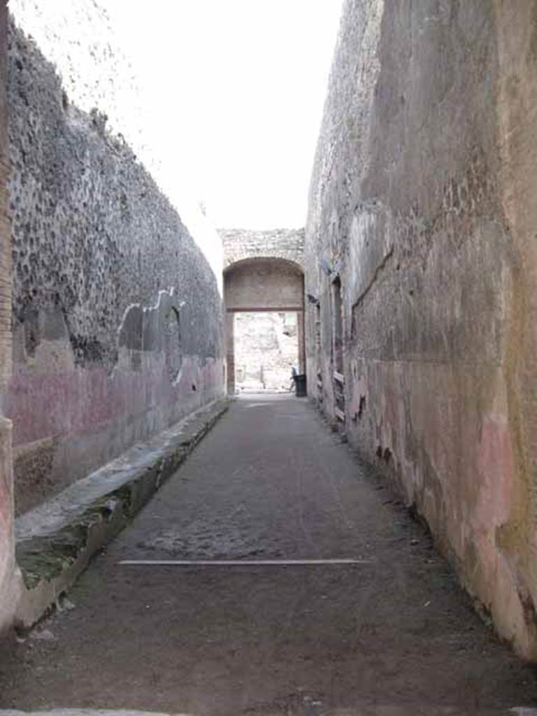 VIII.7.20 Pompeii. September 2010. Graffito passage. Passage looking east towards Via Stabiana. Little Theatre rear entrances are to the right. Photo courtesy of Drew Baker.