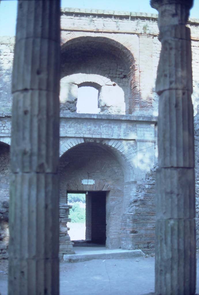VIII.7.21, Pompeii. 7th August 1976. Entrance from Triangular Forum (VIII.7.30) through arch. 
Photo courtesy of Rick Bauer, from Dr George Fay’s slides collection.

