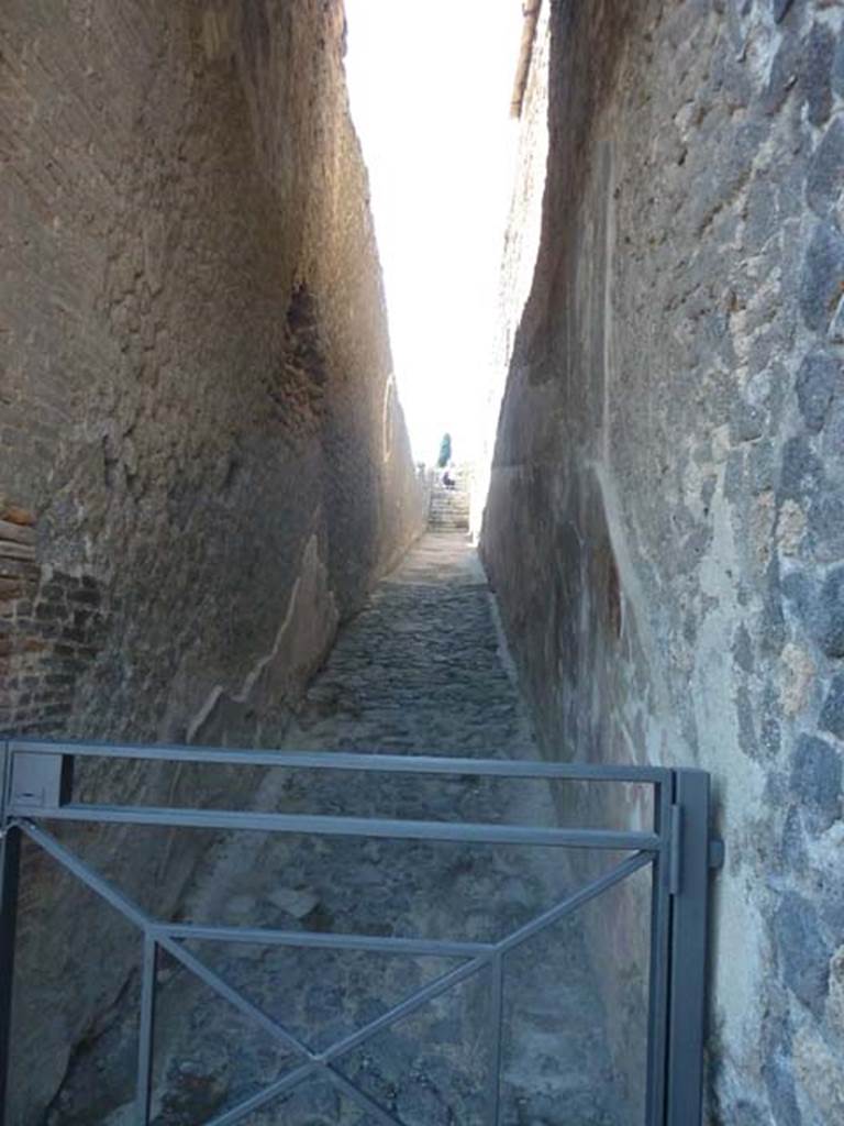 VIII.7.21 Pompeii. September 2015. Entrance doorway to ramp.