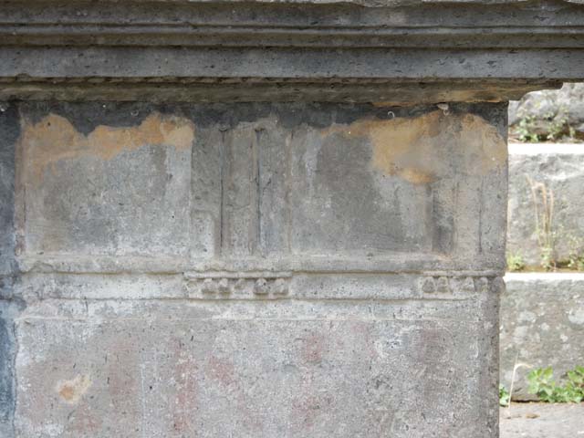 VIII.7.25 Pompeii. May 2017. Detail from east side of altar. Photo courtesy of Buzz Ferebee.