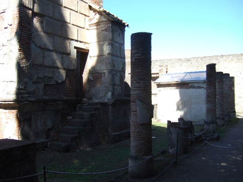 VIII.7.28 Pompeii.  December 2007.  Looking east along south portico towards Purgatorium.