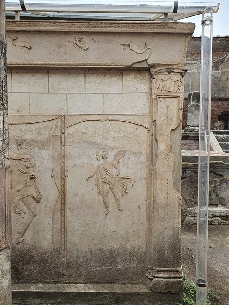 VIII.7.28 Pompeii. August 2021. Detail from north end of east side of purgatorium.
Foto Annette Haug, ERC Grant 681269 DÉCOR.
